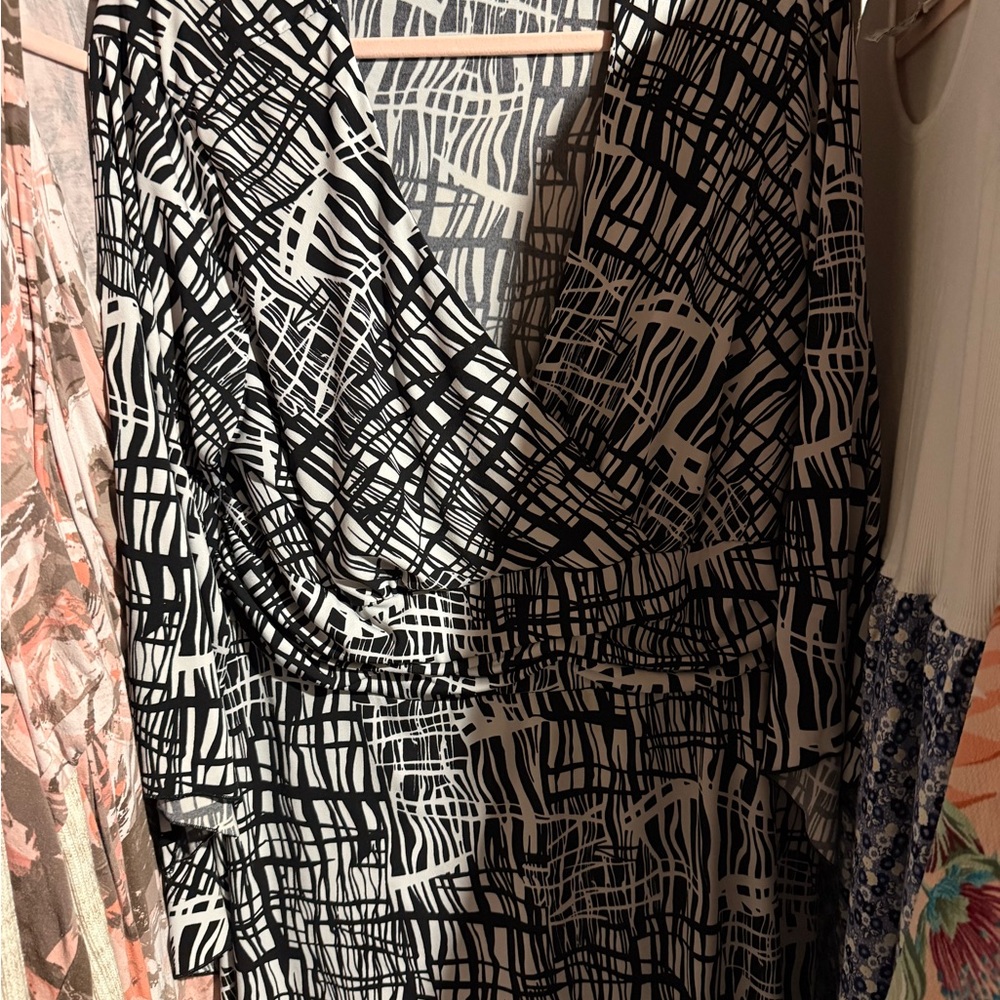 Cato Black and White Abstract Blouse - Picture 5 of 9